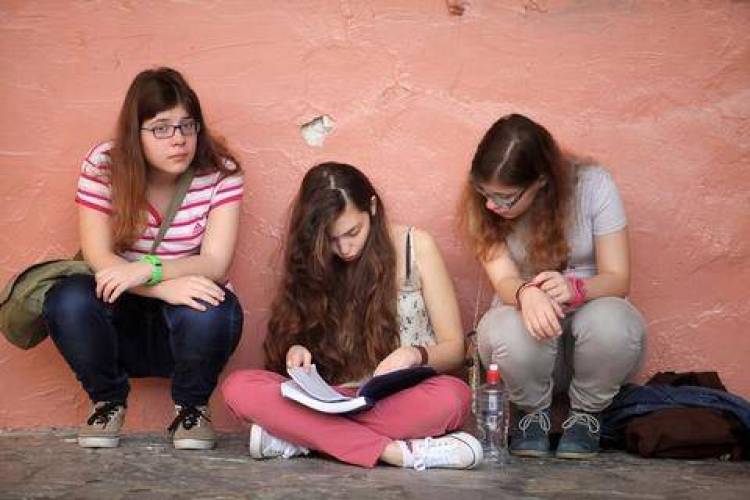 &Sigma;&upsilon;&nu;έ&chi;&epsilon;&iota;&alpha; &Pi;&alpha;&nu;&epsilon;&lambda;&lambda;&alpha;&delta;&iota;&kappa;ώ&nu; &mu;&epsilon; &Iota;&sigma;&tau;&omicron;&rho;ί&alpha; &kappa;&alpha;&iota; &Phi;&upsilon;&sigma;&iota;&kappa;ή &Kappa;&alpha;&tau;&epsilon;ύ&theta;&upsilon;&nu;&sigma;&eta;&sigmaf;