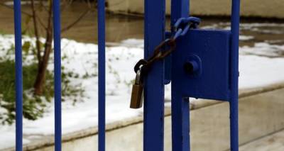 &Lambda;ή&mu;&nu;&omicron;&sigmaf;: &Kappa;&lambda;&epsilon;&iota;&sigma;&tau;ά &tau;&alpha; &sigma;&chi;&omicron;&lambda;&epsilon;ί&alpha; &kappa;&alpha;&iota; &alpha;ύ&rho;&iota;&omicron;, &Tau;&rho;ί&tau;&eta;