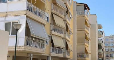 &Gamma;&upsilon;&nu;&alpha;&iota;&kappa;&omicron;&kappa;&tau;&omicron;&nu;ί&alpha; &sigma;&tau;&eta;&nu; &Alpha;&lambda;&epsilon;&xi;&alpha;&nu;&delta;&rho;&omicron;ύ&pi;&omicron;&lambda;&eta;: &Sigma;&kappa;ό&tau;&omega;&sigma;&epsilon; &tau;&eta; &sigma;ύ&zeta;&upsilon;&gamma;ό &tau;&omicron;&upsilon; &mu;&epsilon; &pi;ά&nu;&omega; &alpha;&pi;ό 12 &mu;&alpha;&chi;&alpha;&iota;&rho;&iota;έ&sigmaf; &sigma;&epsilon; &sigma;&tau;ή&theta;&omicron;&sigmaf; &kappa;&alpha;&iota; &lambda;&alpha;&iota;&mu;ό | &Nu;έ&epsilon;&sigmaf; &alpha;&pi;&omicron;&kappa;&alpha;&lambda;ύ&psi;&epsilon;&iota;&sigmaf;