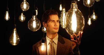 &Tau;&omicron; &Epsilon;&theta;&nu;&iota;&kappa;ό &Theta;έ&alpha;&tau;&rho;&omicron; &laquo;&pi;ά&epsilon;&iota; &sigma;&chi;&omicron;&lambda;&epsilon;ί&omicron;&raquo; &kappa;&alpha;&iota; &sigma;&tau;&eta; &Lambda;ή&mu;&nu;&omicron;