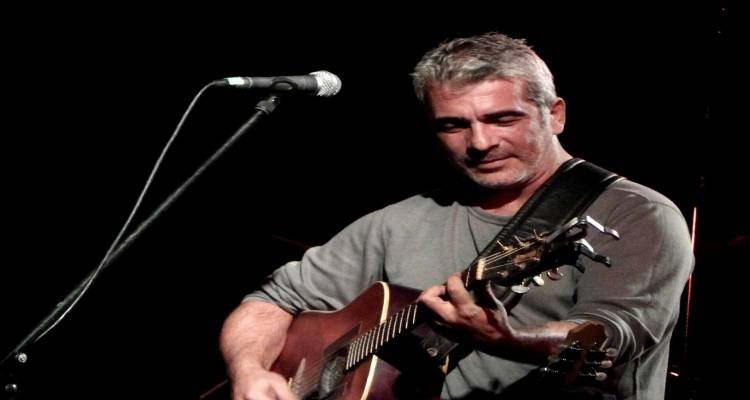 &Eta; &ldquo;&Alpha;&mu;έ&rho;&iota;&kappa;&alpha;&rdquo; &tau;&omicron;&upsilon; &Delta;&eta;&mu;ή&tau;&rho;&eta; &Mu;&upsilon;&sigma;&tau;&alpha;&kappa;ί&delta;&eta; &tau;&alpha;&xi;&iota;&delta;&epsilon;ύ&epsilon;&iota; &sigma;&tau;&eta;&nu; &Pi;&lambda;ά&kappa;&alpha; &Lambda;ή&mu;&nu;&omicron;&upsilon;