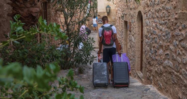 &Kappa;&omicron;&iota;&nu;&omega;&nu;&iota;&kappa;ό&sigmaf; &tau;&omicron;&upsilon;&rho;&iota;&sigma;&mu;ό&sigmaf; ή &Tau;&omicron;&upsilon;&rho;&iota;&sigma;&mu;ό&sigmaf; &gamma;&iota;&alpha; ό&lambda;&omicron;&upsilon;&sigmaf;; &Pi;&omicron;&iota;&epsilon;&sigmaf; &epsilon;ί&nu;&alpha;&iota; &omicron;&iota; &delta;&iota;&alpha;&phi;&omicron;&rho;έ&sigmaf; &kappa;&alpha;&iota; &sigma;&epsilon; &pi;&omicron;&iota;&omicron; &nu;&alpha; &kappa;ά&nu;&epsilon;&tau;&epsilon; &alpha;ί&tau;&eta;&sigma;&eta;