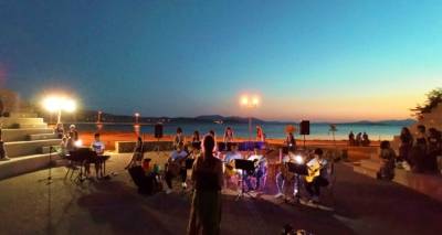 to-mousiko-ergastiri-limnou-parousiazei-stou-voria-to-balkonaki