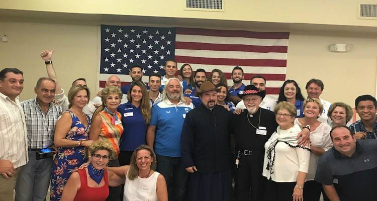 &Sigma;&tau;&eta;&nu; &Omicron;&rho;&theta;ό&delta;&omicron;&xi;&eta; &kappa;&omicron;&iota;&nu;ό&tau;&eta;&tau;&alpha; &tau;&eta;&sigmaf; &Sigma;&alpha;&rho;&alpha;&sigma;ό&tau;&alpha; &eta; &Epsilon;&theta;&nu;&iota;&kappa;ή &Kappa;&omega;&pi;&eta;&lambda;&alpha;&sigma;ί&alpha;&sigmaf; &pi;&rho;&iota;&nu; &tau;&eta;&nu; έ&nu;&alpha;&rho;&xi;&eta; &tau;&omicron;&upsilon; &Pi;&alpha;&gamma;&kappa;&omicron;&sigma;&mu;ί&omicron;&upsilon; (photos)