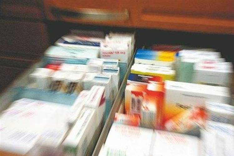 &Sigma;&upsilon;&nu;&epsilon;&chi;ί&zeta;&omicron;&upsilon;&nu; &omicron;&iota; &phi;&alpha;&rho;&mu;&alpha;&kappa;&omicron;&pi;&omicron;&iota;&omicron;ί &tau;&eta;&nu; &alpha;&nu;&alpha;&sigma;&tau;&omicron;&lambda;ή &pi;ί&sigma;&tau;&omega;&sigma;&eta;&sigmaf; &gamma;&iota;&alpha; &tau;&alpha; &phi;ά&rho;&mu;&alpha;&kappa;&alpha;