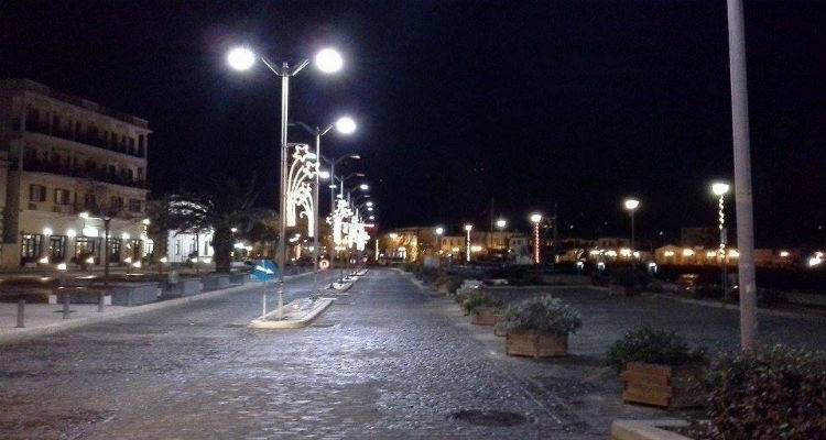 &Lambda;&iota;&mu;ά&nu;&iota; &kappa;&alpha;&iota; &alpha;&gamma;&omicron;&rho;ά &sigma;&tau;&eta; &Mu;ύ&rho;&iota;&nu;&alpha; &laquo;&phi;ό&rho;&epsilon;&sigma;&alpha;&nu;&raquo; &tau;&alpha; &gamma;&iota;&omicron;&rho;&tau;&iota;&nu;ά &tau;&omicron;&upsilon;&sigmaf;