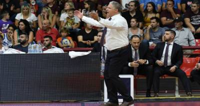 &Mu;&alpha;&nu;&omega;&lambda;ό&pi;&omicron;&upsilon;&lambda;&omicron;&sigmaf;: &laquo;&Kappa;&alpha;&tau;&alpha;&pi;&lambda;&eta;&kappa;&tau;&iota;&kappa;ό&sigmaf; &omicron; &kappa;ό&sigma;&mu;&omicron;&sigmaf; &tau;&eta;&sigmaf; &Lambda;ή&mu;&nu;&omicron;&upsilon;&raquo;