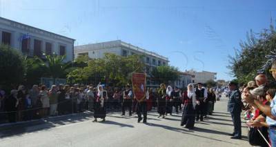 &Kappa;&alpha;&rho;έ-&kappa;&alpha;&rho;έ &eta; &sigma;&eta;&mu;&epsilon;&rho;&iota;&nu;ή &mu;&epsilon;&gamma;&alpha;&lambda;&epsilon;&iota;ώ&delta;&eta;&sigmaf; &pi;&alpha;&rho;έ&lambda;&alpha;&sigma;&eta; &gamma;&iota;&alpha; &tau;&eta;&nu; &alpha;&pi;&epsilon;&lambda;&epsilon;&upsilon;&theta;έ&rho;&omega;&sigma;&eta; &tau;&eta;&sigmaf; &Lambda;ή&mu;&nu;&omicron;&upsilon; (video)