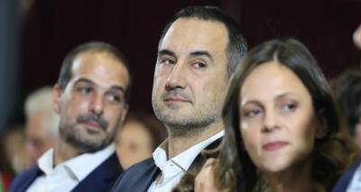 &Pi;&rho;&omicron;&sigmaf; &delta;&iota;ά&sigma;&pi;&alpha;&sigma;&eta; &eta; &Nu;έ&alpha; &Alpha;&rho;&iota;&sigma;&tau;&epsilon;&rho;ά &mu;&epsilon; &phi;ό&nu;&tau;&omicron; &tau;&omicron;&nu;... &Tau;&sigma;ί&pi;&rho;&alpha; -&Beta;&alpha;&theta;&alpha;ί&nu;&epsilon;&iota; &tau;&omicron; &rho;ή&gamma;&mu;&alpha; &Chi;&alpha;&rho;ί&tau;&sigma;&eta;-&Sigma;&alpha;&kappa;&epsilon;&lambda;&lambda;&alpha;&rho;ί&delta;&eta;