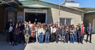 &Phi;&omicron;&iota;&tau;&eta;&tau;έ&sigmaf; &tau;&omicron;&upsilon; &Tau;.&Epsilon;.&Tau;.&Delta; &tau;&eta;&sigmaf; &Lambda;ή&mu;&nu;&omicron;&upsilon;, &chi;&alpha;&rho;&tau;&omicron;&gamma;&rho;ά&phi;&eta;&sigma;&alpha;&nu; &tau;&eta;&nu; &pi;&omicron;&rho;&epsilon;ί&alpha; &tau;&omicron;&upsilon; &tau;&rho;&omicron;&phi;ί&mu;&omicron;&upsilon; &alpha;&pi;ό &tau;&eta;&nu; &pi;&alpha;&rho;&alpha;&gamma;&omega;&gamma;ή έ&omega;&sigmaf; &tau;&eta;&nu; &alpha;&gamma;&omicron;&rho;ά &sigma;&tau;&eta; &Lambda;έ&sigma;&beta;&omicron;