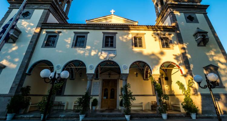 &Mu;ύ&rho;&iota;&nu;&alpha;: &Delta;&omicron;&xi;&omicron;&lambda;&omicron;&gamma;ί&alpha; &tau;&eta;&nu; &Pi;&rho;&omega;&tau;&omicron;&chi;&rho;&omicron;&nu;&iota;ά &sigma;&tau;&eta;&nu; &Alpha;&gamma;ί&alpha; &Tau;&rho;&iota;ά&delta;&alpha;