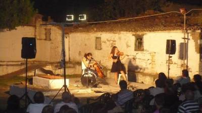 Καθήλωσαν το κοινό της Λήμνου οι  String Demons στο Μετόχι (photos + video)