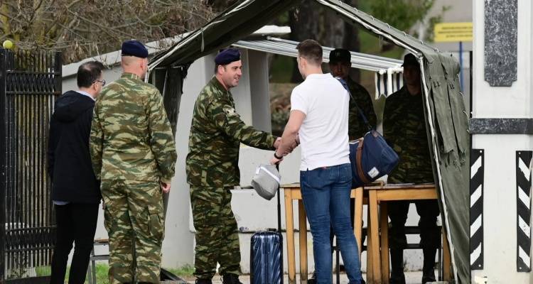 &Pi;&alpha;&rho;&omicron;&upsilon;&sigma;&iota;ά&sigma;&tau;&eta;&kappa;&epsilon; &sigma;&tau;&omicron; &sigma;&tau;&rho;&alpha;&tau;ό &omicron; &Kappa;&alpha;&sigma;&sigma;&epsilon;&lambda;ά&kappa;&eta;&sigmaf;: &Tau;&omicron;&nu; &sigma;&upsilon;&nu;ό&delta;&epsilon;&upsilon;&sigma;&epsilon; &omicron; &pi;&alpha;&tau;έ&rho;&alpha;&sigmaf; &tau;&omicron;&upsilon; έ&omega;&sigmaf; &tau;&eta;&nu; &pi;ύ&lambda;&eta; | &Tau;&omicron; &sigma;ό&omicron;&upsilon; &sigma;&tau;&eta; &Theta;ή&beta;&alpha;