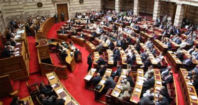 &Tau;&alpha; &mu;&epsilon;&sigma;ά&nu;&upsilon;&chi;&tau;&alpha; &eta; &pi;&alpha;&rho;&omicron;&chi;ή &psi;ή&phi;&omicron;&upsilon; &epsilon;&mu;&pi;&iota;&sigma;&tau;&omicron;&sigma;ύ&nu;&eta;&sigmaf;