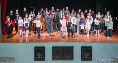 &Chi;&rho;&iota;&sigma;&tau;&omicron;ύ&gamma;&epsilon;&nu;&nu;&alpha; &mu;&epsilon; &tau;&omicron; &Lambda;&eta;&mu;&nu;&iota;&alpha;&kappa;ό &Omega;&delta;&epsilon;ί&omicron; | &Mu;&epsilon;&lambda;&omega;&delta;ί&epsilon;&sigmaf; &gamma;έ&mu;&iota;&sigma;&epsilon; &tau;&omicron; &Mu;&alpha;&rho;&omicron;ύ&lambda;&alpha;