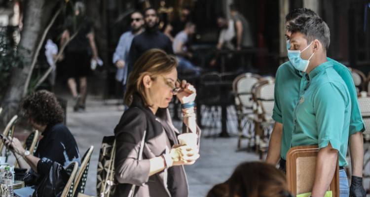 Κορωνοϊός: Λίγοι λίγοι σε καφέ, σούπερ μάρκετ, Δεκαπενταύγουστος με μάσκα και χωρίς πανηγύρια | Τα πιθανά μέτρα