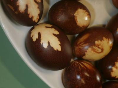 Αποσπερίσματα με παραδοσιακό τρόπο βαφής αυγών