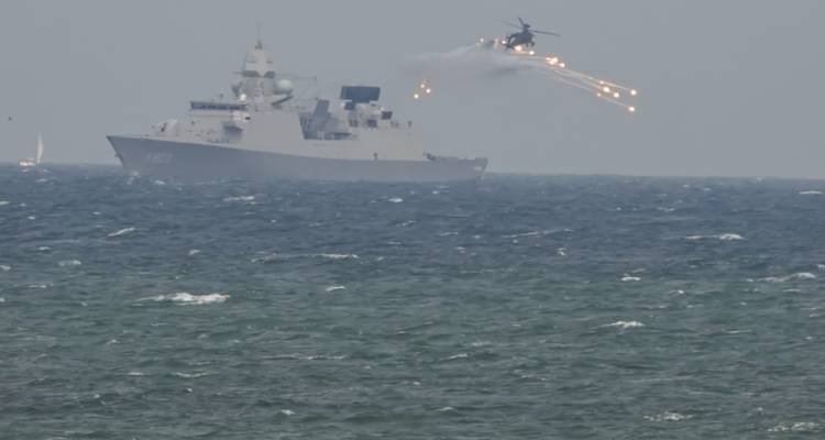 &Rho;&omega;&sigma;&iota;&kappa;ή &phi;&rho;&epsilon;&gamma;ά&tau;&alpha; &epsilon;&kappa;&tau;ό&xi;&epsilon;&upsilon;&sigma;&epsilon; &phi;&omega;&tau;&omicron;&beta;&omicron;&lambda;ί&delta;&epsilon;&sigmaf; &pi;&rho;&omicron;&sigmaf; &sigma;&tau;&rho;&alpha;&tau;&iota;&omega;&tau;&iota;&kappa;ό &epsilon;&lambda;&iota;&kappa;ό&pi;&tau;&epsilon;&rho;&omicron; &tau;&eta;&sigmaf; &Delta;&alpha;&nu;ί&alpha;&sigmaf;