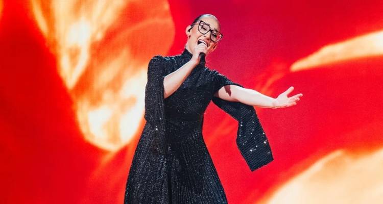 Eurovision 2025: &Alpha;&pi;ό&psi;&epsilon; &omicron; &Beta;΄ &Eta;&mu;&iota;&tau;&epsilon;&lambda;&iota;&kappa;ό&sigmaf; -&Tau;&iota; ώ&rho;&alpha; &epsilon;ί&nu;&alpha;&iota;, &pi;ό&tau;&epsilon; &beta;&gamma;&alpha;ί&nu;&epsilon;&iota; &eta; &Kappa;&lambda;&alpha;&upsilon;&delta;ί&alpha;, &tau;&alpha; &alpha;&pi;&omicron;&psi;&iota;&nu;ά &phi;&alpha;&beta;&omicron;&rho;ί