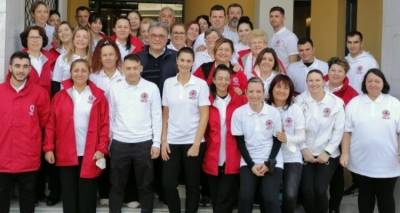 &Kappa;&alpha;&iota; &sigma;&tau;&eta; &Lambda;ή&mu;&nu;&omicron; &omicron; &Epsilon;&omicron;&rho;&tau;&alpha;&sigma;&mu;ό&sigmaf; &tau;&eta;&sigmaf;  &Eta;&mu;έ&rho;&alpha;&sigmaf; Ί&delta;&rho;&upsilon;&sigma;&eta;&sigmaf; &tau;&omicron;&upsilon; &Epsilon;&lambda;&lambda;&eta;&nu;&iota;&kappa;&omicron;ύ &Epsilon;&rho;&upsilon;&theta;&rho;&omicron;ύ &Sigma;&tau;&alpha;&upsilon;&rho;&omicron;ύ