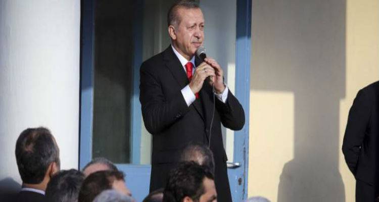 &Pi;&rho;&omicron;&kappa;&lambda;&eta;&tau;&iota;&kappa;ό&sigmaf; &xi;&alpha;&nu;ά &omicron; &Epsilon;&rho;&nu;&tau;&omicron;&gamma;ά&nu;: &Delta;ί&kappa;&alpha;&iota;&eta; &lambda;ύ&sigma;&eta; &sigma;&tau;&omicron; &Alpha;&iota;&gamma;&alpha;ί&omicron;, &alpha;&pi;&alpha;ί&tau;&eta;&sigma;&eta; &gamma;&iota;&alpha; &tau;&eta; &Theta;&rho;ά&kappa;&eta; &kappa;&alpha;&iota; &epsilon;&pi;ί&theta;&epsilon;&sigma;&eta; &gamma;&iota;&alpha; &tau;&omicron; &Kappa;&upsilon;&pi;&rho;&iota;&alpha;&kappa;ό