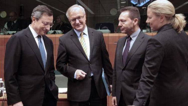 &Epsilon;&mu;&pi;&lambda;&omicron;&kappa;ή &sigma;&tau;&omicron; Eurogroup. &Delta;&epsilon;&nu; &pi;ά&rho;&theta;&eta;&kappa;&alpha;&nu; &alpha;&pi;&omicron;&phi;ά&sigma;&epsilon;&iota;&sigmaf; &gamma;&iota;&alpha; &tau;&eta;&nu; &Epsilon;&lambda;&lambda;ά&delta;&alpha;. &Nu;έ&omicron; Eurogroup &tau;&eta; &Delta;&epsilon;&upsilon;&tau;έ&rho;&alpha;