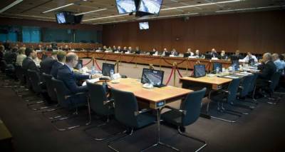 Eurogroup &chi;&omega;&rho;ί&sigmaf; &pi;ί&epsilon;&sigma;&eta; &pi;&alpha;&rho;ό&tau;&iota; &eta; &upsilon;&pi;&omicron;-&delta;ό&sigma;&eta; &tau;&omega;&nu; 800 &epsilon;&kappa;&alpha;&tau;. &epsilon;&upsilon;&rho;ώ &epsilon;ί&nu;&alpha;&iota; &sigma;&tau;&omicron;&nu; &laquo;&alpha;έ&rho;&alpha;&raquo;