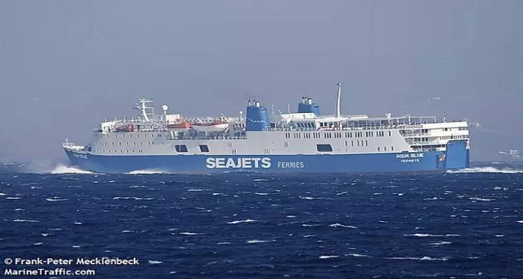 Δεν προσέγγισε τον Άγιο Ευστράτιο το «Aqua Blue»