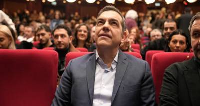 &Tau;&omicron;&nu; &Mu;ά&iota;&omicron; &tau;&omicron; &nu;έ&omicron; &kappa;ό&mu;&mu;&alpha; &Tau;&sigma;ί&pi;&rho;&alpha;: &Pi;&omicron;&iota;&alpha; &omicron;&nu;ό&mu;&alpha;&tau;&alpha; &pi;&alpha;ί&zeta;&omicron;&upsilon;&nu;