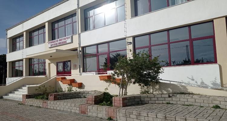 &Gamma;&upsilon;&mu;&nu;ά&sigma;&iota;&omicron; &Mu;&omicron;ύ&delta;&rho;&omicron;&upsilon;: 1&omicron; &beta;&rho;&alpha;&beta;&epsilon;ί&omicron; &sigma;&tau;&omicron;&nu; &Alpha;&gamma;&gamma;&lambda;ό&phi;&omega;&nu;&omicron; &Delta;&iota;&alpha;&gamma;&omega;&nu;&iota;&sigma;&mu;ό &Delta;&eta;&mu;&iota;&omicron;&upsilon;&rho;&gamma;&iota;&kappa;ή&sigmaf; &Gamma;&rho;&alpha;&phi;ή&sigmaf;