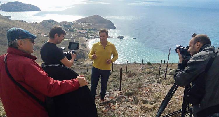 H &laquo;&Lambda;&eta;&mu;&nu;ί&alpha; &Gamma;&eta;&raquo; &pi;&rho;&omicron;&sigma;&epsilon;&chi;ώ&sigmaf; &epsilon;&pi;ί &tau;&eta;&sigmaf; &omicron;&theta;ό&nu;&eta;&sigmaf; (photos)