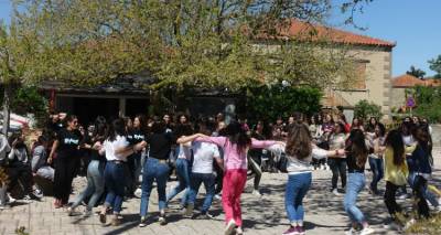 &Mu;&alpha;&theta;&eta;&tau;έ&sigmaf; &alpha;&pi;ό &tau;&omicron; &Alpha;&gamma;&kappa;&rho;&iota;&tau;&zeta;έ&nu;&tau;&omicron; &tau;&eta;&sigmaf; &Sigma;&iota;&kappa;&epsilon;&lambda;ί&alpha;&sigmaf; &tau;&alpha;&xi;ί&delta;&epsilon;&psi;&alpha;&nu; &sigma;&tau;&eta; &Lambda;ή&mu;&nu;&omicron; &kappa;&alpha;&iota; &sigma;&upsilon;&nu;ά&nu;&tau;&eta;&sigma;&alpha;&nu; &tau;&alpha; &laquo;&alpha;&delta;έ&lambda;&phi;&iota;&alpha;&raquo; &tau;&omicron;&upsilon;&sigmaf; (photos)