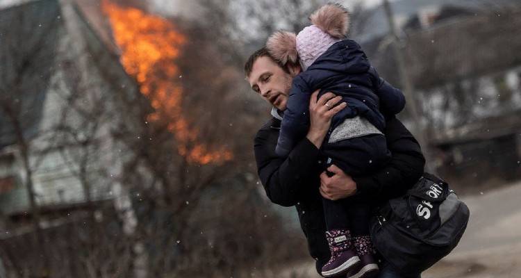 Πόλεμος στην Ουκρανία: “ Ο βάρβαρος Πούτιν σκορπίζει τον τρόμο”