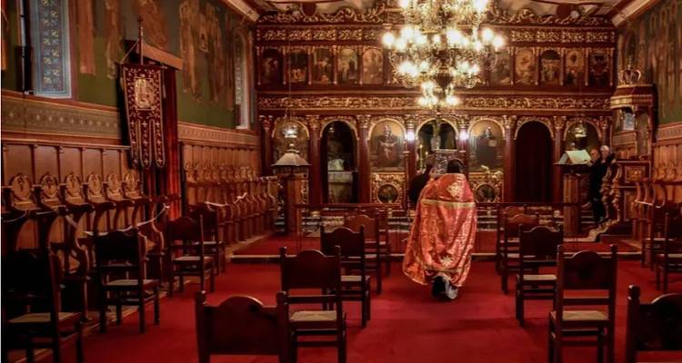 &Chi;&rho;&iota;&sigma;&tau;&omicron;ύ&gamma;&epsilon;&nu;&nu;&alpha;: &Tau;&omicron; &xi;&epsilon;&chi;&alpha;&sigma;&mu;έ&nu;&omicron; έ&theta;&iota;&mu;&omicron; &tau;&omicron;&upsilon; &tau;&eta;&gamma;&alpha;&nu;&iota;&sigma;&mu;έ&nu;&omicron;&upsilon; &sigma;&upsilon;&kappa;&omega;&tau;&iota;&omicron;ύ &sigma;&tau;&iota;&sigmaf; &epsilon;&kappa;&kappa;&lambda;&eta;&sigma;ί&epsilon;&sigmaf;