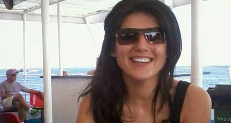 &Epsilon;&iota;&rho;ή&nu;&eta; &Lambda;&alpha;&gamma;&omicron;ύ&delta;&eta;: &laquo;To IX &mu;έ&sigma;&alpha; &kappa;&alpha;&iota; έ&xi;&omega; &theta;&upsilon;&mu;ί&zeta;&epsilon;&iota; &pi;&epsilon;&delta;ί&omicron; &mu;ά&chi;&eta;&sigmaf;&raquo;, &lambda;έ&epsilon;&iota; &omicron; &delta;&iota;&kappa;&eta;&gamma;ό&rho;&omicron;&sigmaf; &tau;&eta;&sigmaf; &omicron;&iota;&kappa;&omicron;&gamma;έ&nu;&epsilon;&iota;&alpha;&sigmaf;