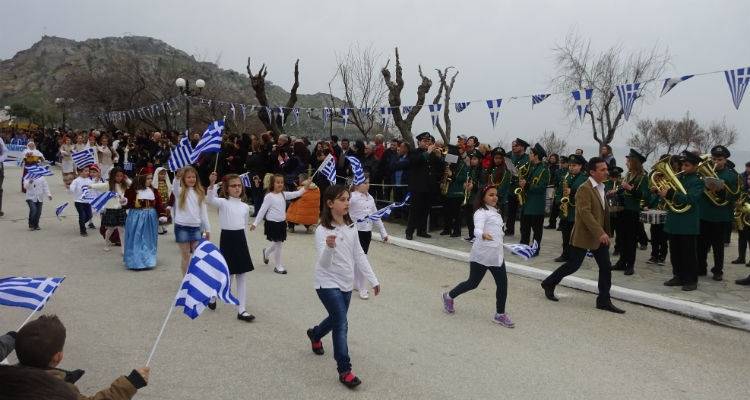 Με … ευτράπελα η φετινή παρέλαση στη Μύρινα (photos)