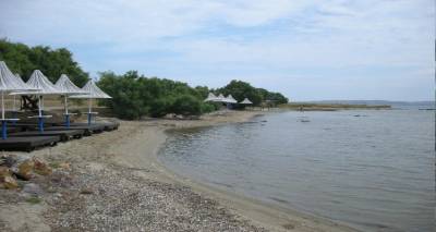 &Tau;&alpha; &pi;&alpha;&iota;&delta;&iota;ά &tau;&omicron;&upsilon; &Gamma;&upsilon;&mu;&nu;&alpha;&sigma;ί&omicron;&upsilon; &Lambda;&iota;&beta;&alpha;&delta;&omicron;&chi;&omega;&rho;ί&omicron;&upsilon; &laquo;&upsilon;&iota;&omicron;&theta;έ&tau;&eta;&sigma;&alpha;&nu;&raquo; &tau;&eta;&nu; &pi;&alpha;&rho;&alpha;&lambda;ί&alpha; &laquo;&Sigma;&alpha;&rho;&pi;&iota;ό&sigma;&kappa;&alpha;&lambda;&alpha;&raquo;