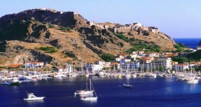 &laquo;&Lambda;ή&mu;&nu;&omicron;&sigmaf; &gamma;&alpha;&iota;ά&omega;&nu; &pi;&omicron;&lambda;ύ &phi;&iota;&lambda;&tau;ά&tau;&eta; &alpha;&pi;&alpha;&sigma;έ&omega;&nu;&raquo;, Ό&mu;&eta;&rho;&omicron;&sigmaf;