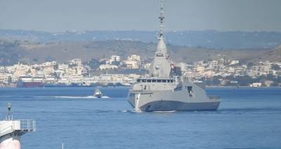 &Sigma;&tau;&omicron;&nu; &Pi;&epsilon;&iota;&rho;&alpha;&iota;ά &gamma;&iota;&alpha; &pi;&rho;ώ&tau;&eta; &phi;&omicron;&rho;ά &eta; &phi;&rho;&epsilon;&gamma;ά&tau;&alpha; &laquo;&Kappa;ί&mu;&omega;&nu;&raquo;, &delta;&epsilon;ί&tau;&epsilon; &beta;ί&nu;&tau;&epsilon;&omicron; &alpha;&pi;ό &tau;&eta;&nu; ά&phi;&iota;&xi;&eta; &tau;&eta;&sigmaf; &epsilon;&lambda;&lambda;&eta;&nu;&iota;&kappa;ή&sigmaf; Belharra &sigma;&tau;&omicron; &lambda;&iota;&mu;ά&nu;&iota;