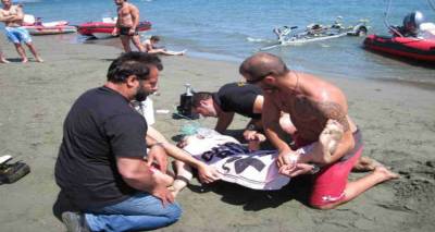 «O πνιγμός δε μοιάζει με πνιγμό…»: Ένα άρθρο που ανατρέπει ό,τι ξέρουμε για τους κινδύνους της θάλασσας