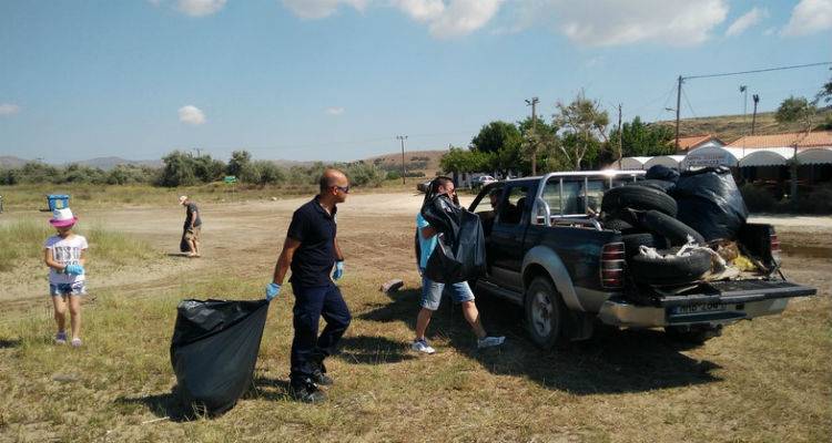 Λιμεναρχείο Μύρινας και «Φιλοκτήτης» Κοντιά καθάρισαν την παραλία Διαπορίου (photos)