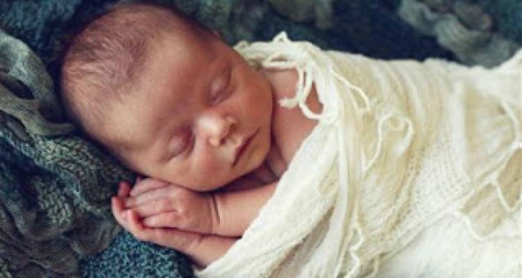 Κίνδυνος άσθματος για τα μικρά παιδιά που κοιμούνται με τους γονείς τους