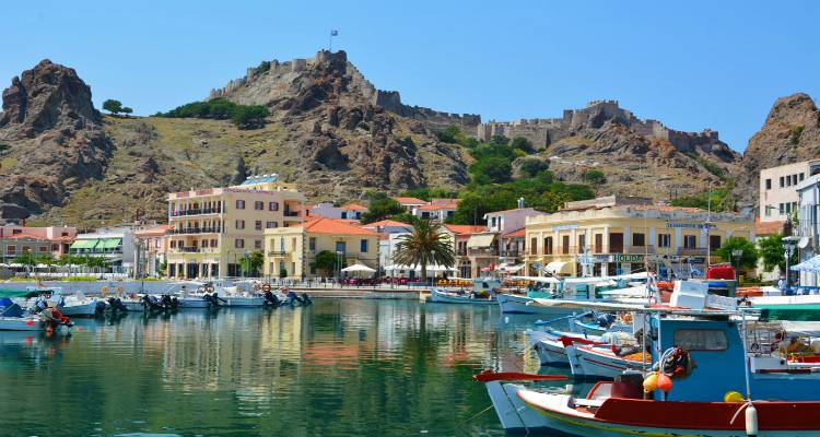 &Lambda;ή&mu;&nu;&omicron;&sigmaf;: &Epsilon;&iota;&sigma;&rho;&omicron;ή &upsilon;&delta;ά&tau;&omega;&nu; &sigma;&epsilon; &sigma;&kappa;ά&phi;&omicron;&sigmaf; &kappa;&omicron;&nu;&tau;ά &sigma;&tau;&omicron; &lambda;&iota;&mu;ά&nu;&iota; &tau;&eta;&sigmaf; &Mu;ύ&rho;&iota;&nu;&alpha;&sigmaf;