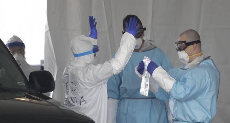 Κορωνοϊός: Τραγωδία με εκατόμβες νεκρών στην Ευρώπη, φόβοι για μεγάλες απώλειες στις ΗΠΑ