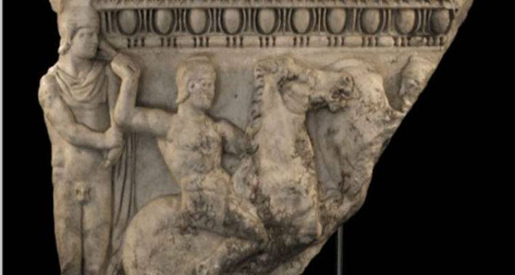 ΗΠΑ: Επιστρέφει στην Ελλάδα τμήμα μαρμάρινης σαρκοφάγου του 200 μ.χ που είχε κλαπεί