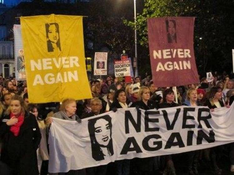 Σε διευκρινίσεις στη νομοθεσία για τις αμβλώσεις θα προχωρήσει η Ιρλανδία