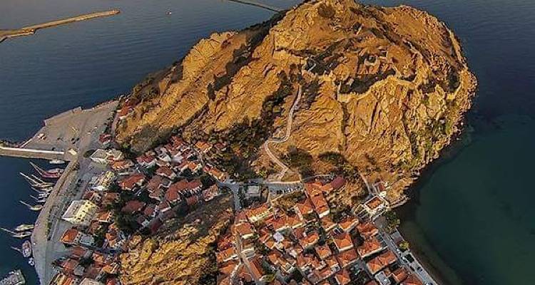 &Lambda;ή&mu;&nu;&omicron;&sigmaf;: &Omicron; &Lambda;&omicron;&upsilon;&kappa;ά&sigmaf; &Chi;&alpha;&psi;ή&sigmaf; &tau;&iota;&mu;ά &tau;&eta; &mu;&nu;ή&mu;&eta; &tau;&eta;&sigmaf; &Mu;&alpha;&rho;ί&alpha;&sigmaf; &Lambda;&alpha;&mu;&pi;&alpha;&delta;&alpha;&rho;ί&delta;&omicron;&upsilon; &Pi;ό&theta;&omicron;&upsilon;