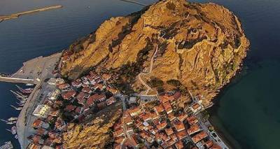 &Lambda;ή&mu;&nu;&omicron;&sigmaf;: &Omicron; &Lambda;&omicron;&upsilon;&kappa;ά&sigmaf; &Chi;&alpha;&psi;ή&sigmaf; &tau;&iota;&mu;ά &tau;&eta; &mu;&nu;ή&mu;&eta; &tau;&eta;&sigmaf; &Mu;&alpha;&rho;ί&alpha;&sigmaf; &Lambda;&alpha;&mu;&pi;&alpha;&delta;&alpha;&rho;ί&delta;&omicron;&upsilon; &Pi;ό&theta;&omicron;&upsilon;