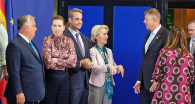 Politico: &Eta; &Epsilon;&Epsilon; &kappa;&alpha;&tau;έ&rho;&rho;&iota;&psi;&epsilon; &tau;&omicron;&nu; &mu;ύ&theta;&omicron; &tau;&omicron;&upsilon; &Omicron;&rho;&mu;&pi;&alpha;&nu; &mu;&epsilon; &tau;&eta;&nu; &iota;&sigma;&tau;&omicron;&rho;&iota;&kappa;ή έ&nu;&tau;&alpha;&xi;&eta; &tau;&eta;&sigmaf; &Omicron;&upsilon;&kappa;&rho;&alpha;&nu;ί&alpha;&sigmaf; -&Tau;&omicron; &tau;&rho;&iota;&kappa; &tau;&omicron;&upsilon; &Omicron;&lambda;&alpha;&phi; &Sigma;&omicron;&lambda;&tau;&sigmaf;