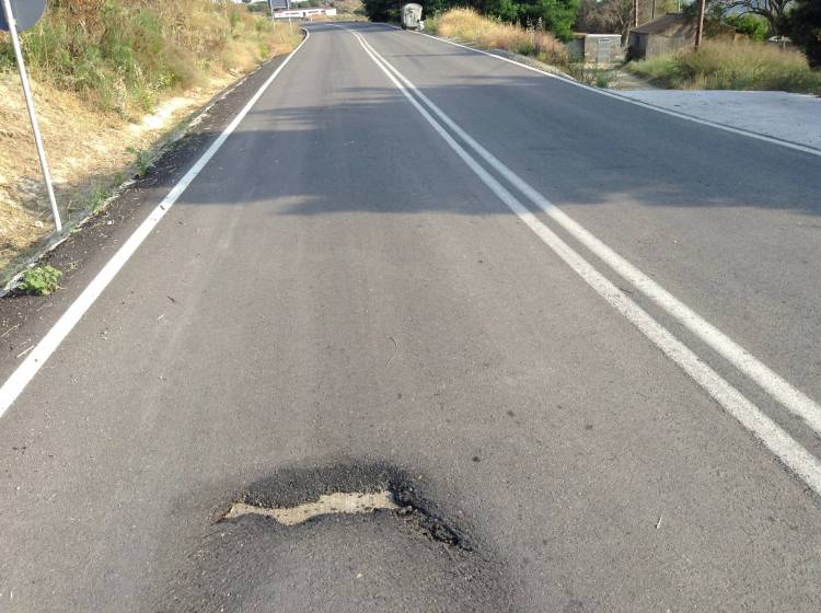 Σε...αποσύνθεση ο δρόμος Αγίου Δημητρίου - Αγκαρυώνων (photos)